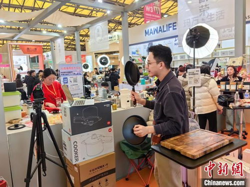 萬(wàn)商云集浦江畔 上海開(kāi)春掀起“展會(huì)熱”，日用百貨電商與線(xiàn)下交易并駕齊驅(qū)